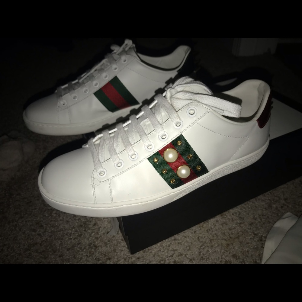Gucci Authentic women’s sneaker worn 4-5 times